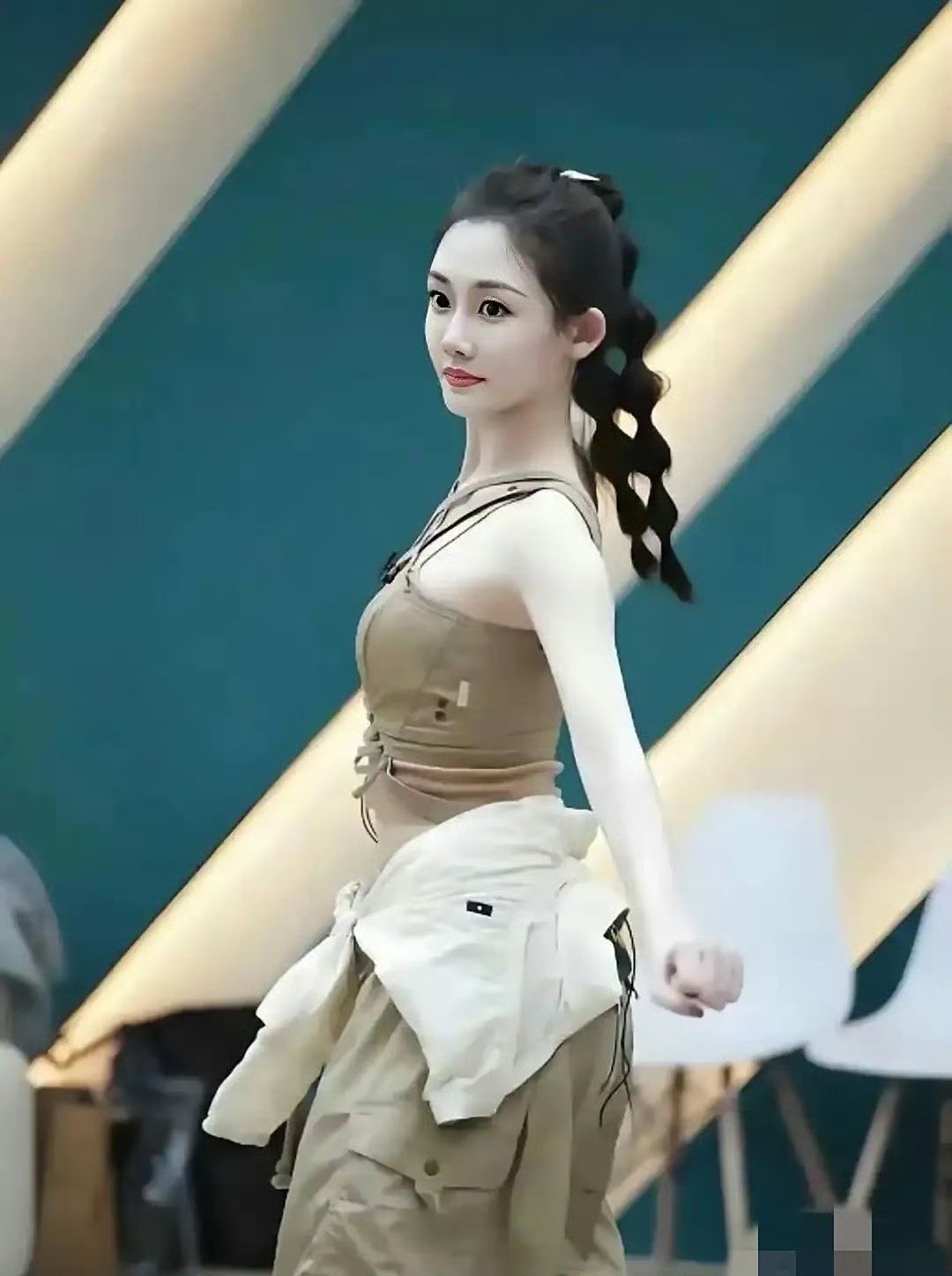 郑恺是看到了苗苗的嫩才追的吗？这身材哪个男人看了不迷糊 ​​​