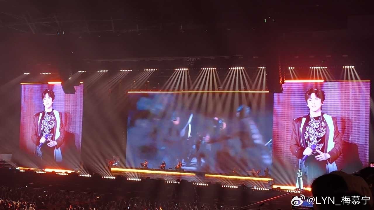 摩登兄弟 | 刘宇宁的2025巡演 ﻿ 翻看杭州演唱会录制的图频，发现自己明显偏