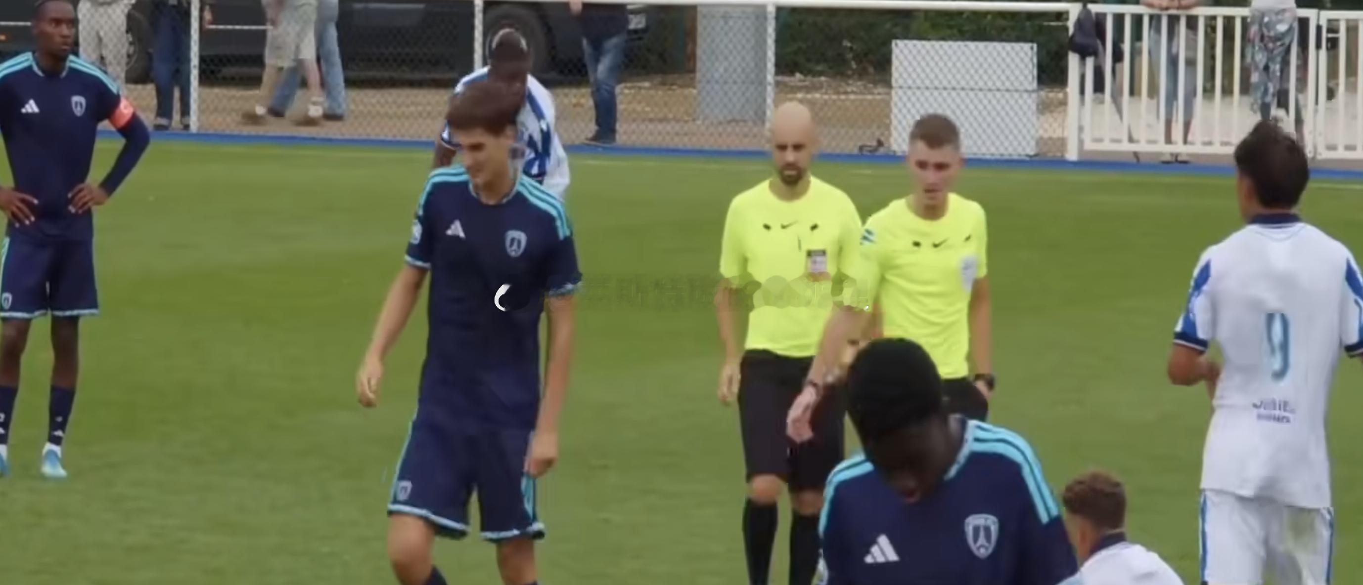 法国第五级别联赛 欧塞尔B队1-0战胜巴黎FC B队 中国球员魏祥鑫身披9号球衣