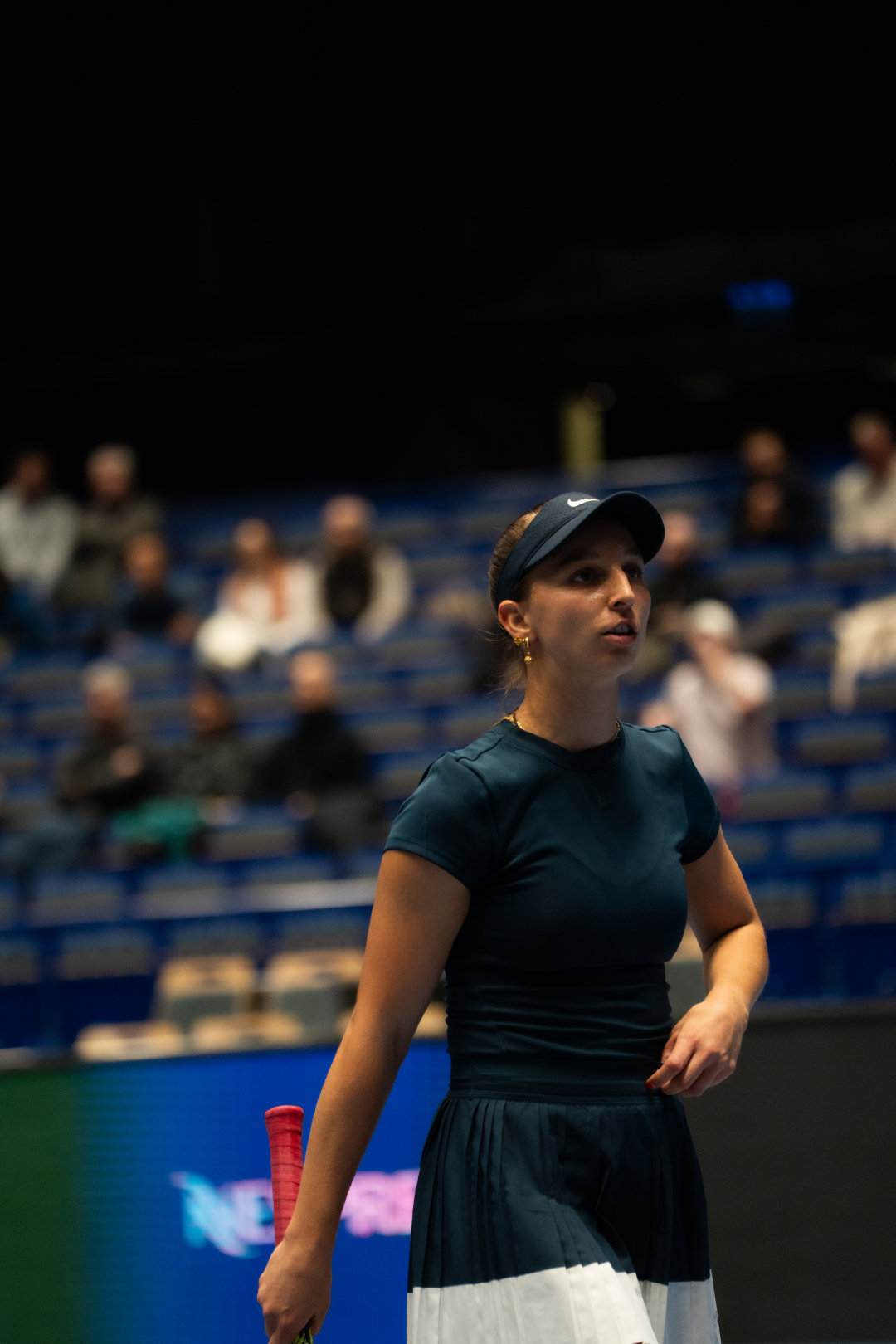 第二个WTA决赛✌WTA250俄斯特拉发站半决赛，科尔帕奇以6-4 6-4击败帕