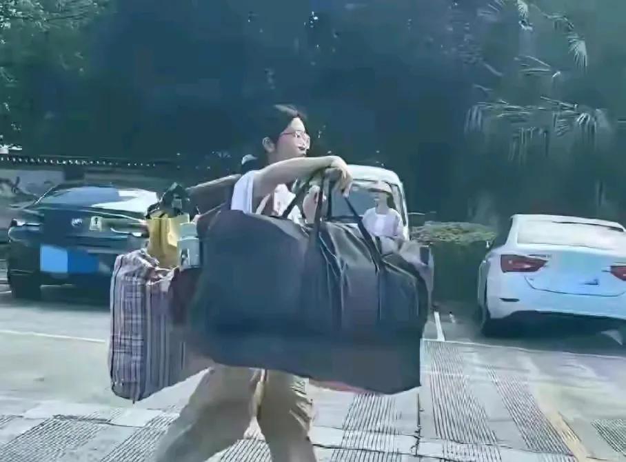不知道大家发现没有，每当高考状元，或者高分学生说想进清华北大的时候，评论区就有一