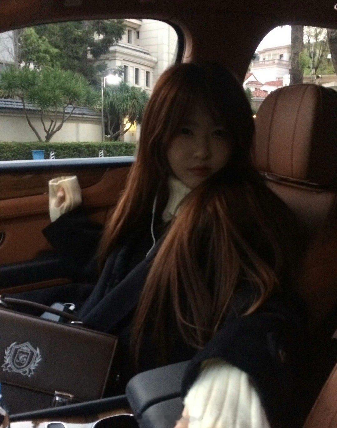 和前闺蜜断联一个月后终于被对方拉黑了，11月的时候我突然感觉我们关系好像变淡了就