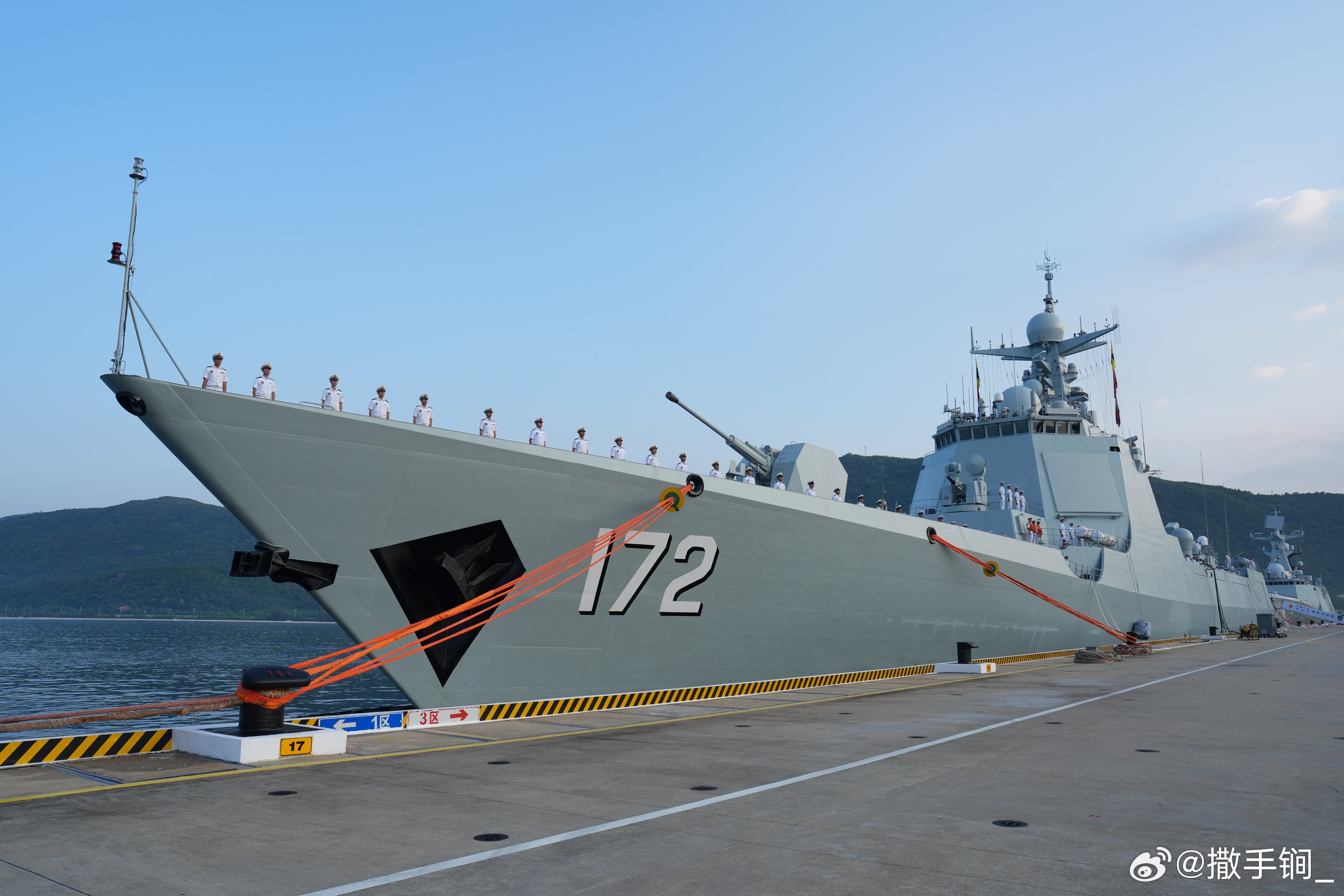 172昆明舰起航大图海军第49批护航编队起航赴亚丁湾