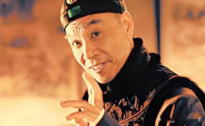 影片《梅兰芳》里，燕十三与梅兰芳打擂台，燕十三输了。
但是燕十三的气场却似乎压着