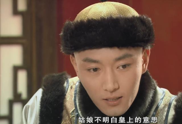 《甄嬛传》里，果郡王真是狡猾，他这是在试探小宫女呢。

除夕夜，宫女余莺儿闷闷不