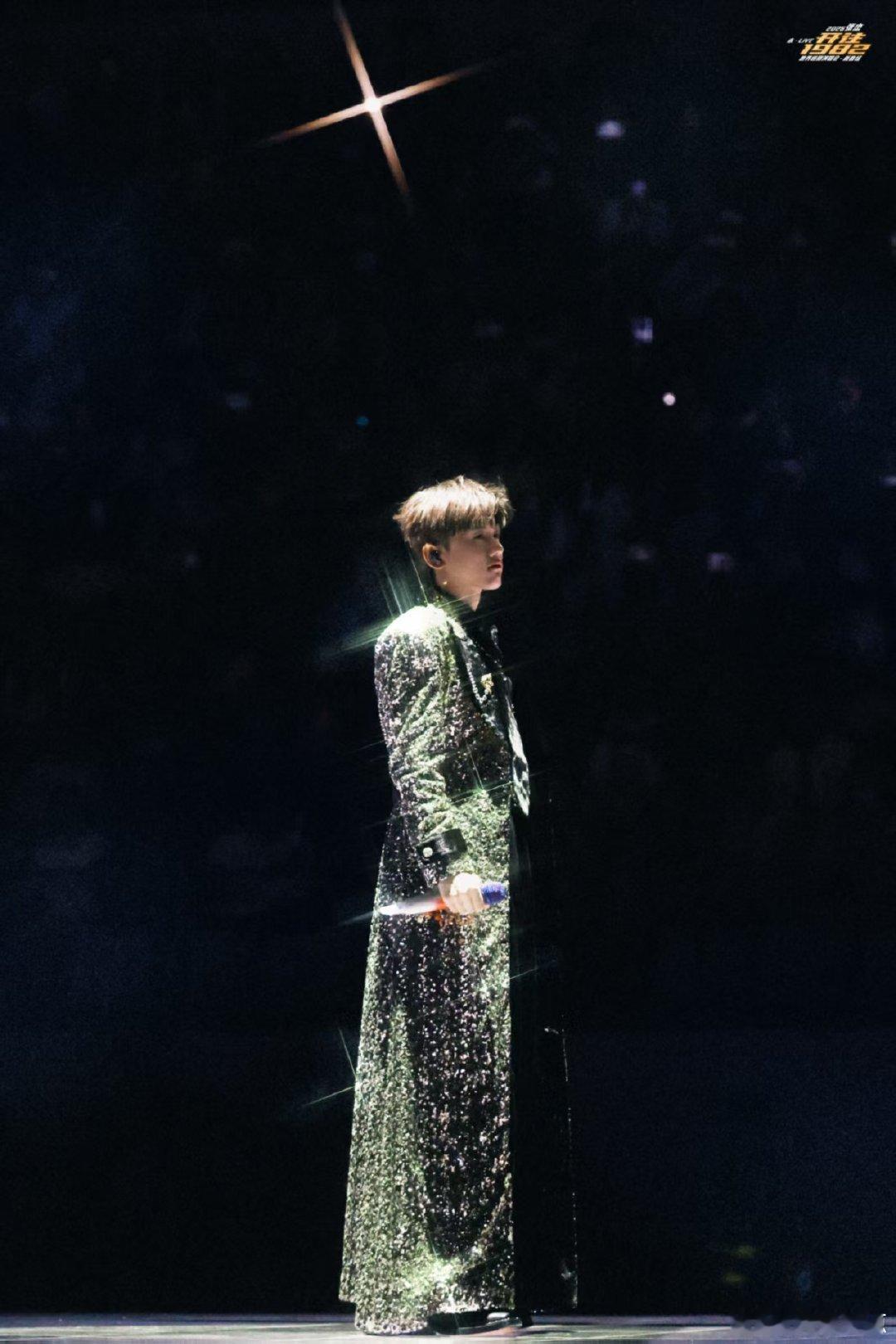 张杰张杰不再参加任何需要歌迷投票的活动 张杰成都演唱会 现场星星集体泪奔！杰哥懂