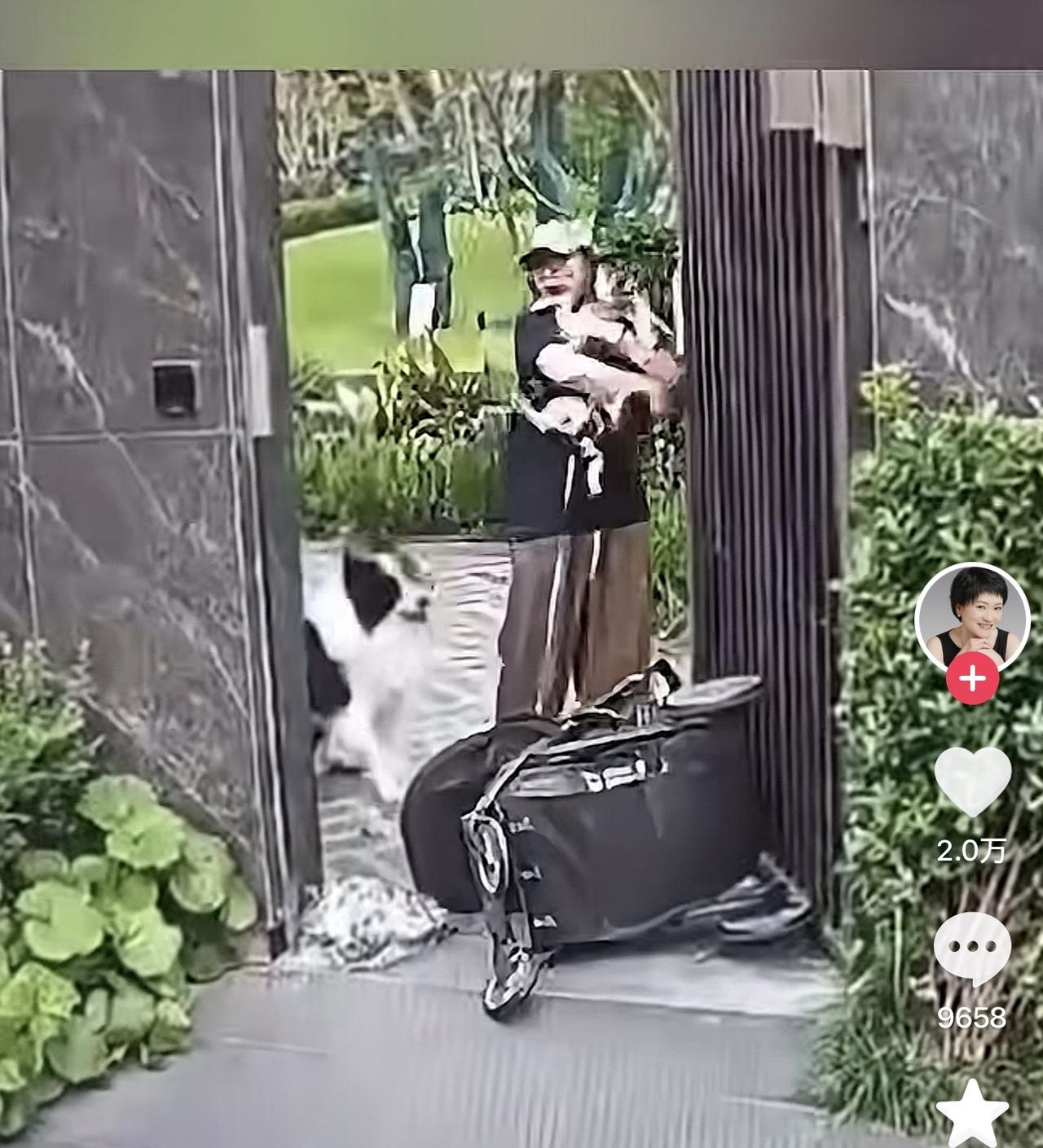 8月27日，湖南一个小区的公共监控，拍下了极具争议的一幕，视频一经传播，瞬间引爆