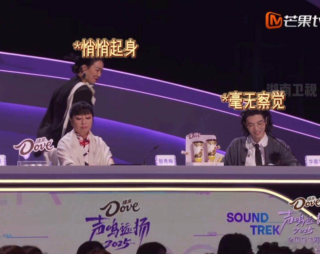 坐不住的 化身班主任，严格检查 笔记，同框画面太有梗～ 本周声鸣远扬直播即将开播