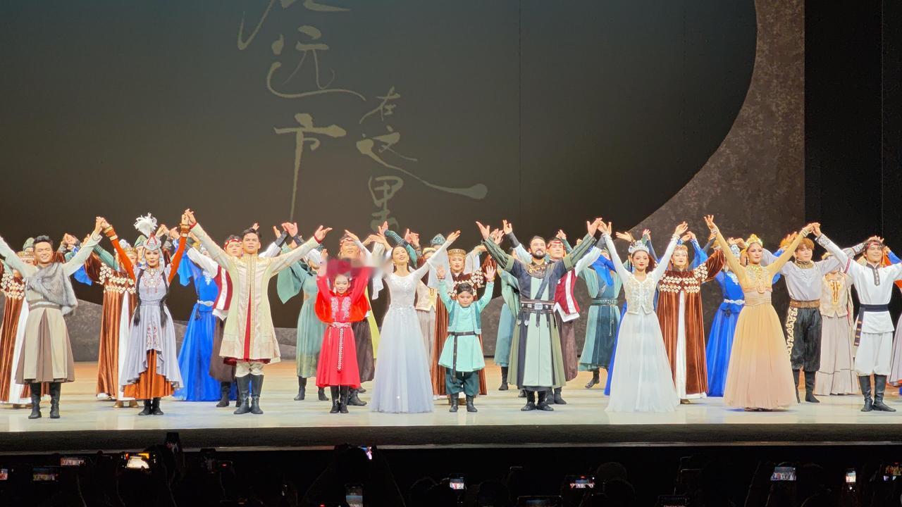 佟丽娅上海演出（2026）
 
舞剧：《在远方·在这里》
 
- 身份：总策划+