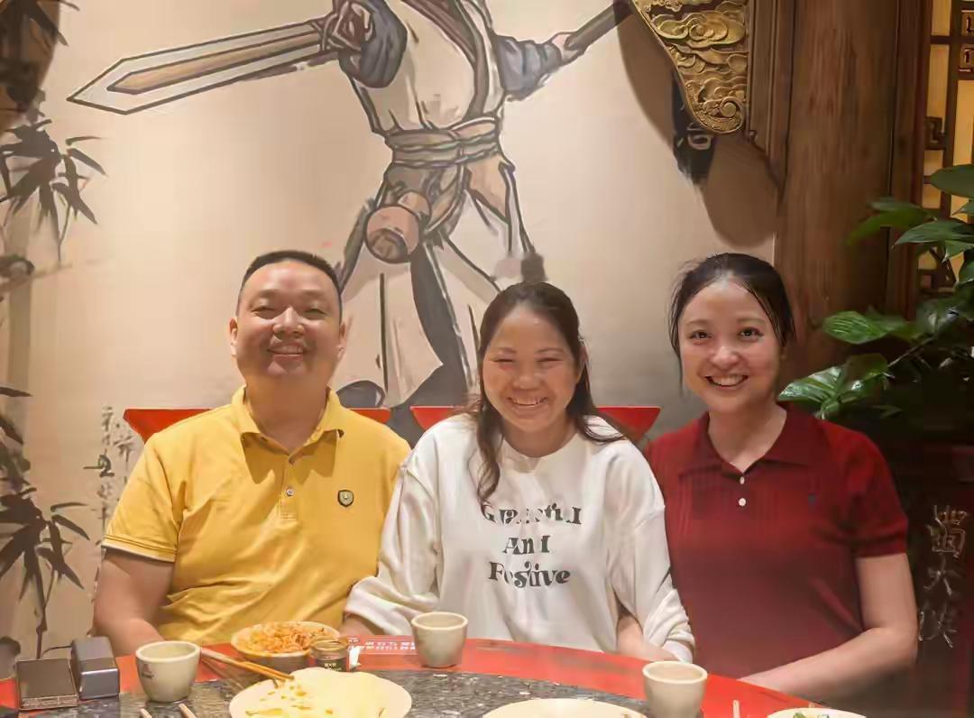 王晓举的寻母故事太让人动容。他一个多月大时被人从妈妈手中骗走，辗转到河南被收养。