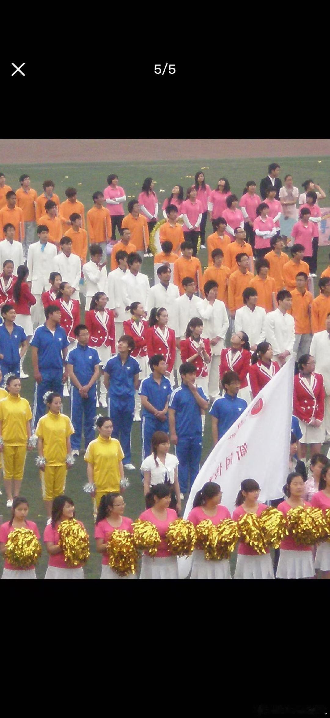 魏哲鸣大学时期旧照上学把魏哲鸣当成卖衣服的 谁懂啊！魏哲鸣大学旧照也太帅了，发军