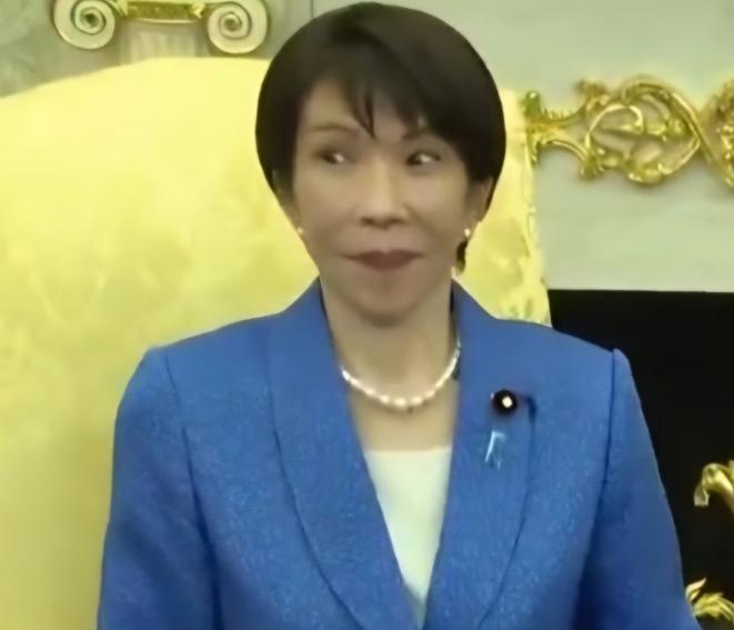 中国和朝鲜动作太快了！高市早苗没想到：面对中国，特朗普这么软。

高市早苗已飞抵