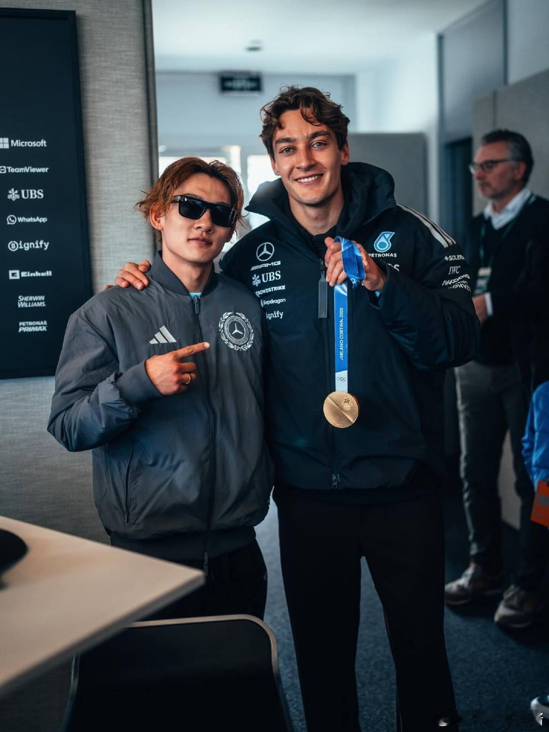 苏翊鸣F1观赛plog 奥运冠军更新社媒晒出F1观赛照“和新朋友一起度过了充满速