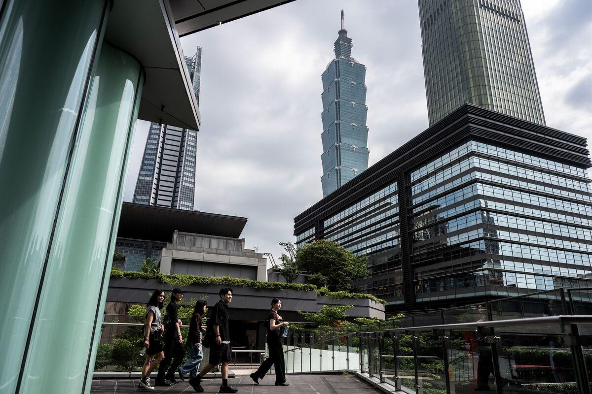 “‘害怕错过’真的让我无法自拔”：台湾投资者为追涨100%的股市行情深陷债务泥潭