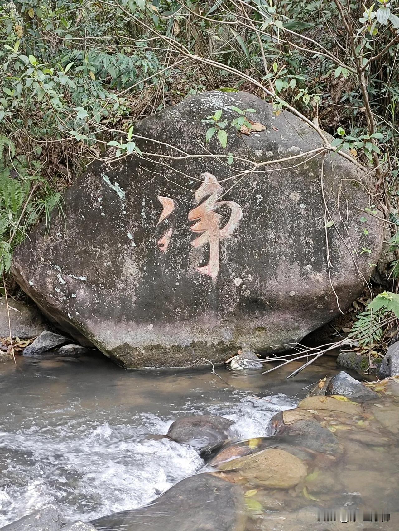 知己重情如茶坊，
韵味甘醇绵悠长；
似风清柔沁心肺，
抚慰人心好清爽；
知己难寻