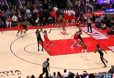 死神降临！杜兰特准绝杀带走比赛
火箭主场107-105险胜鹈鹕！
 
杜兰特全场