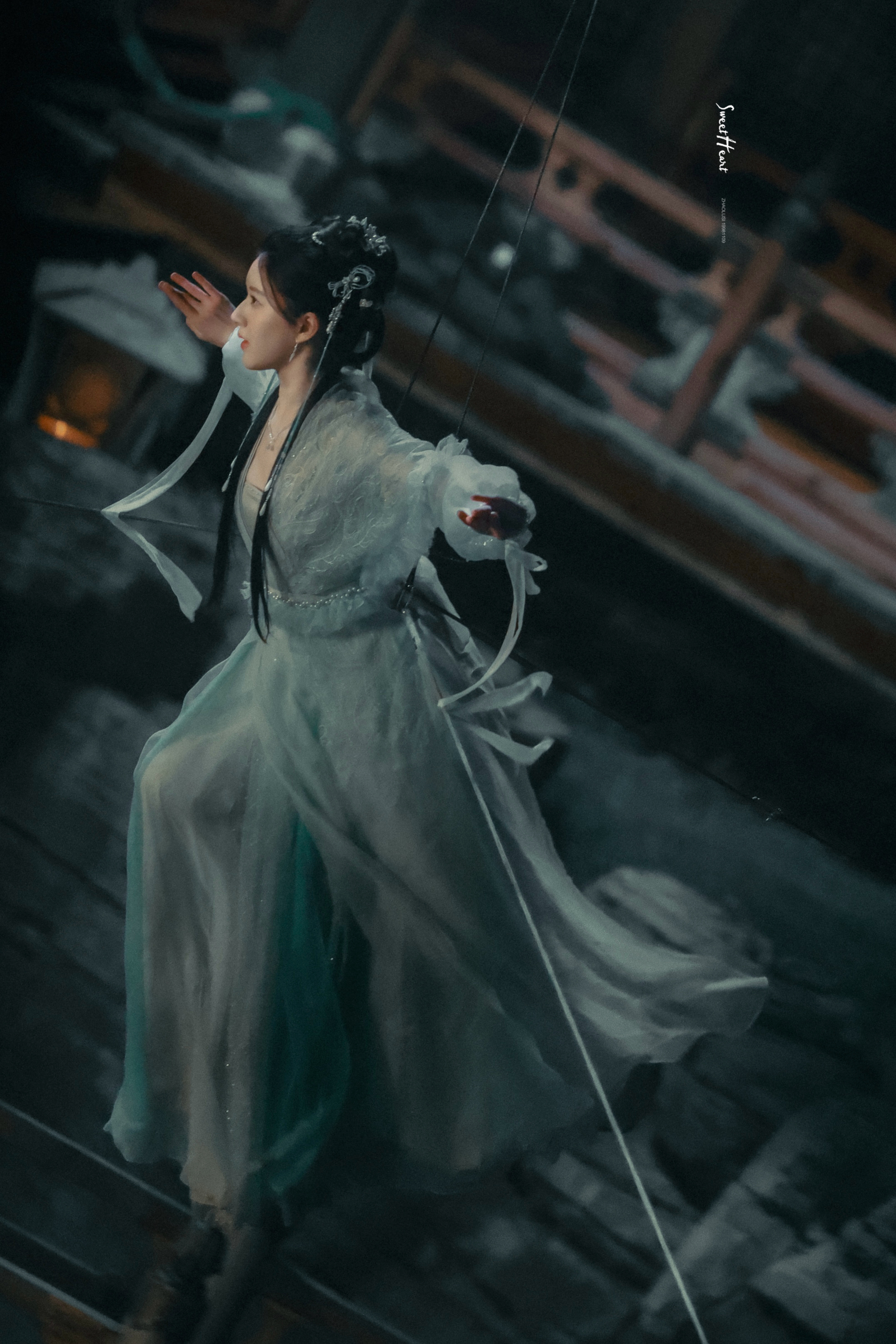 #神隐 定档# [兔子]#赵露思神隐# 水凝兽宝宝 尊嘟来了[举手]​​​