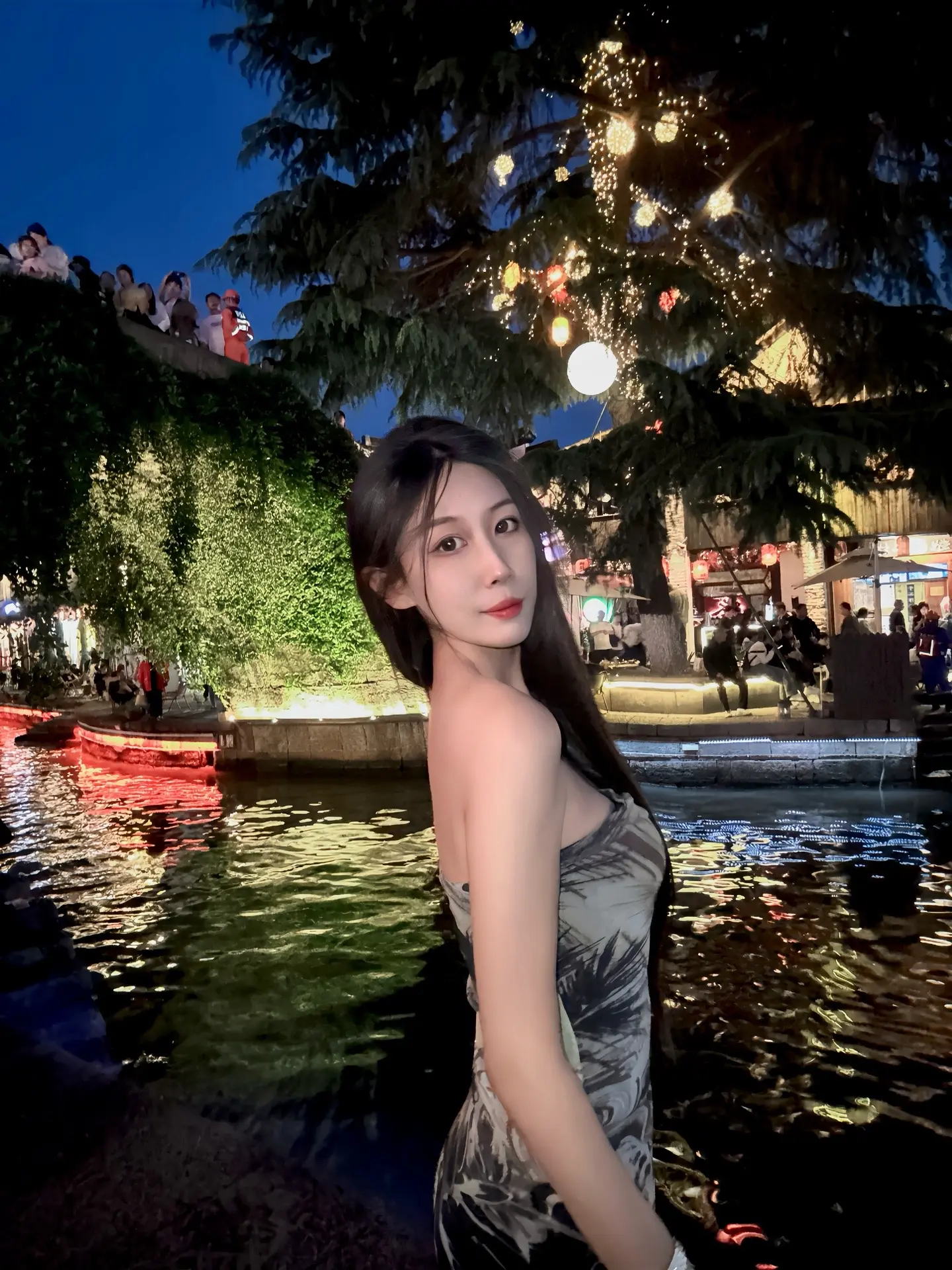 青山几重，回眸一眼就心动