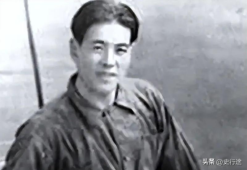 近代革命史上，有一位极为罕见的传奇人物，身世履历独一无二，无人能够复刻。
他既是