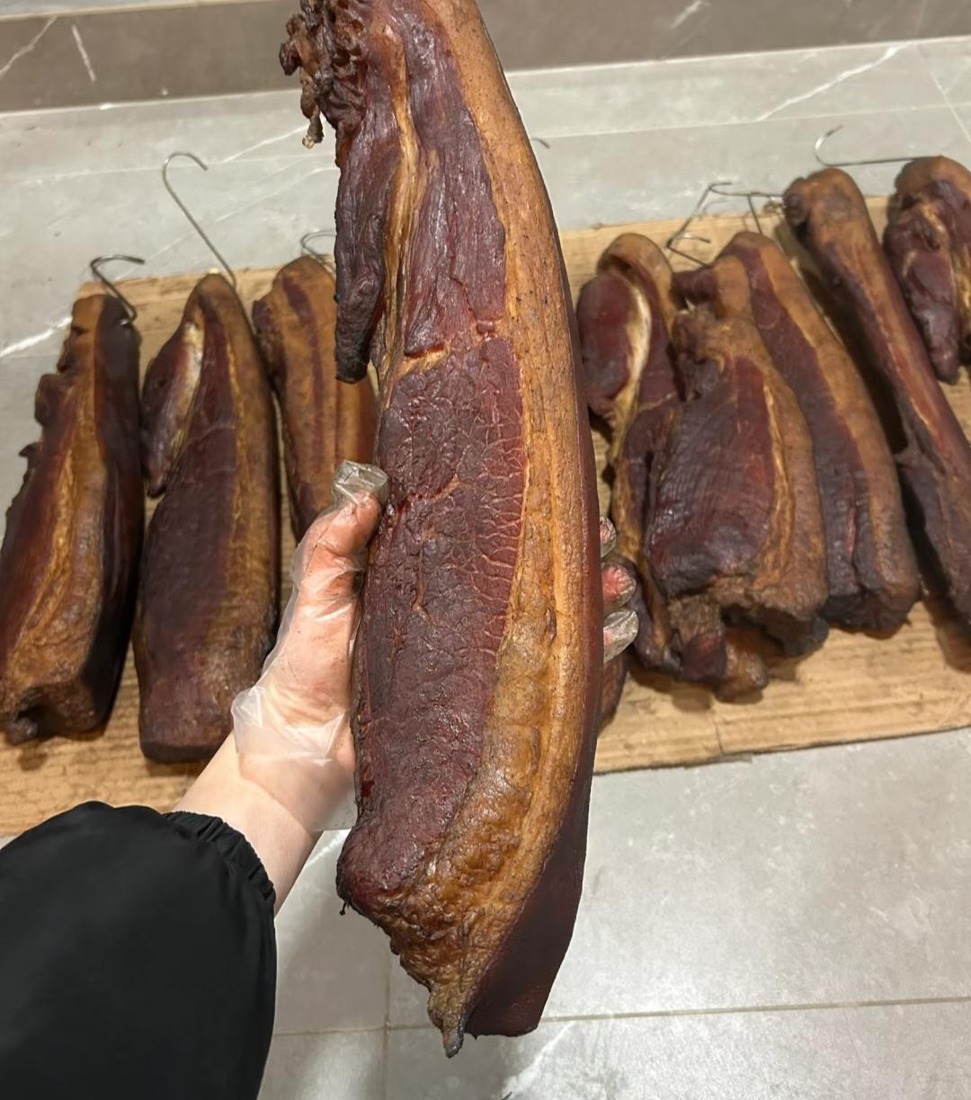 刚和老公吵完，我越想越生气！

今天上午收到70岁老爸从贵州寄来的一大箱腊肉，老