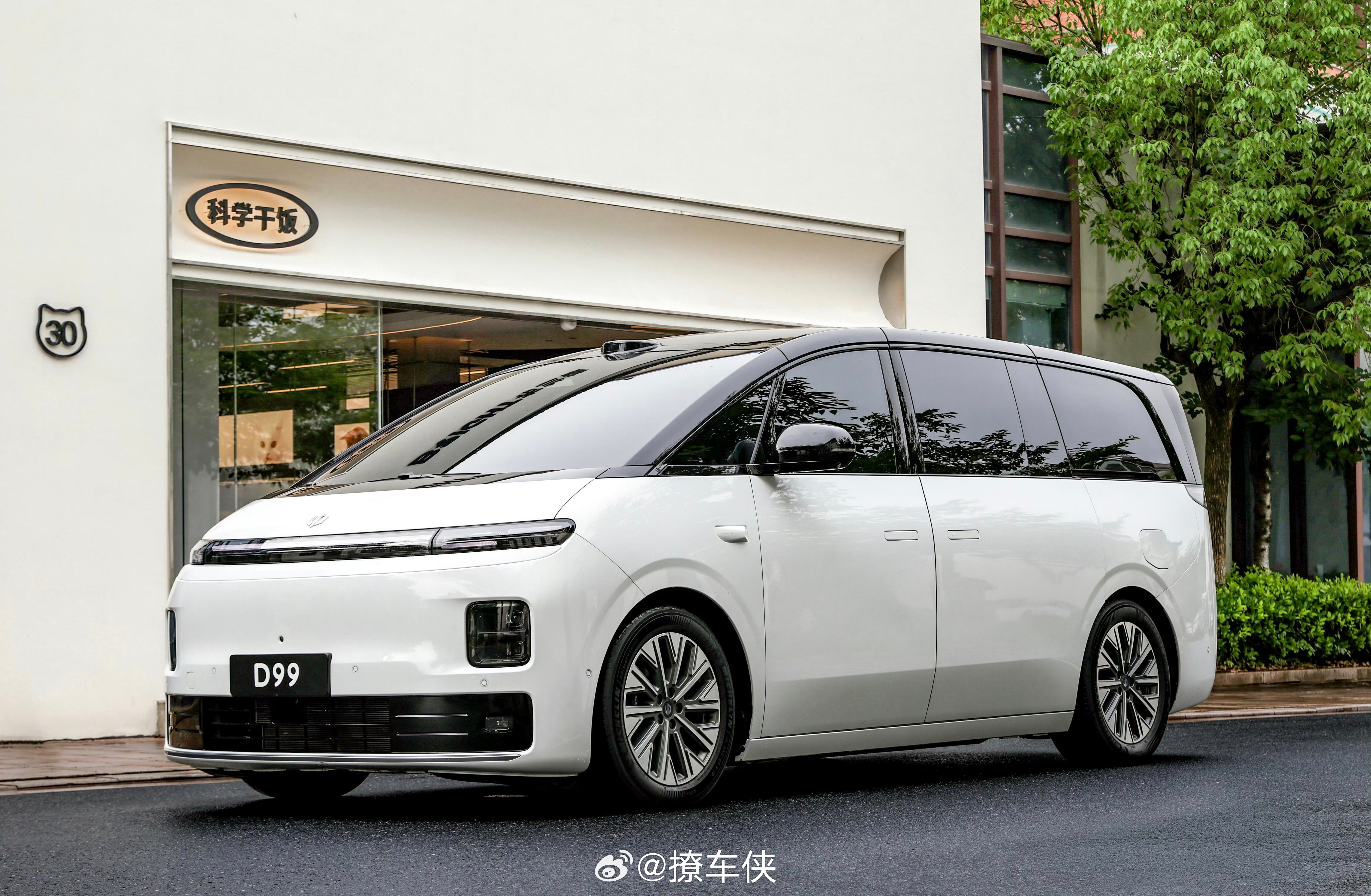 零跑新车上市半天黑稿已编到第三天 零跑D99 25号刚上市半天工夫不到，网上黑稿