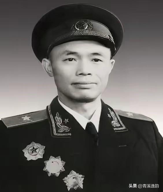 开国少将钟伟被称为中国的巴顿，他非常会打仗。
 
别被他平江乡下的朴实模样骗了，