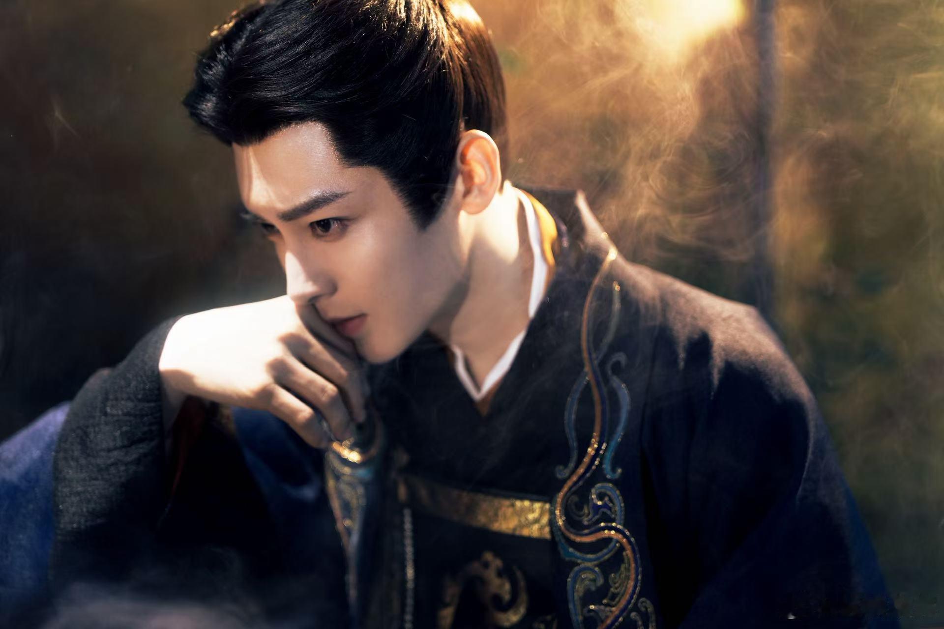 萧无衣与妻书看哭了 侯明昊演活了写与妻书时的萧无衣，平静神态之下暗流涌动。他清楚