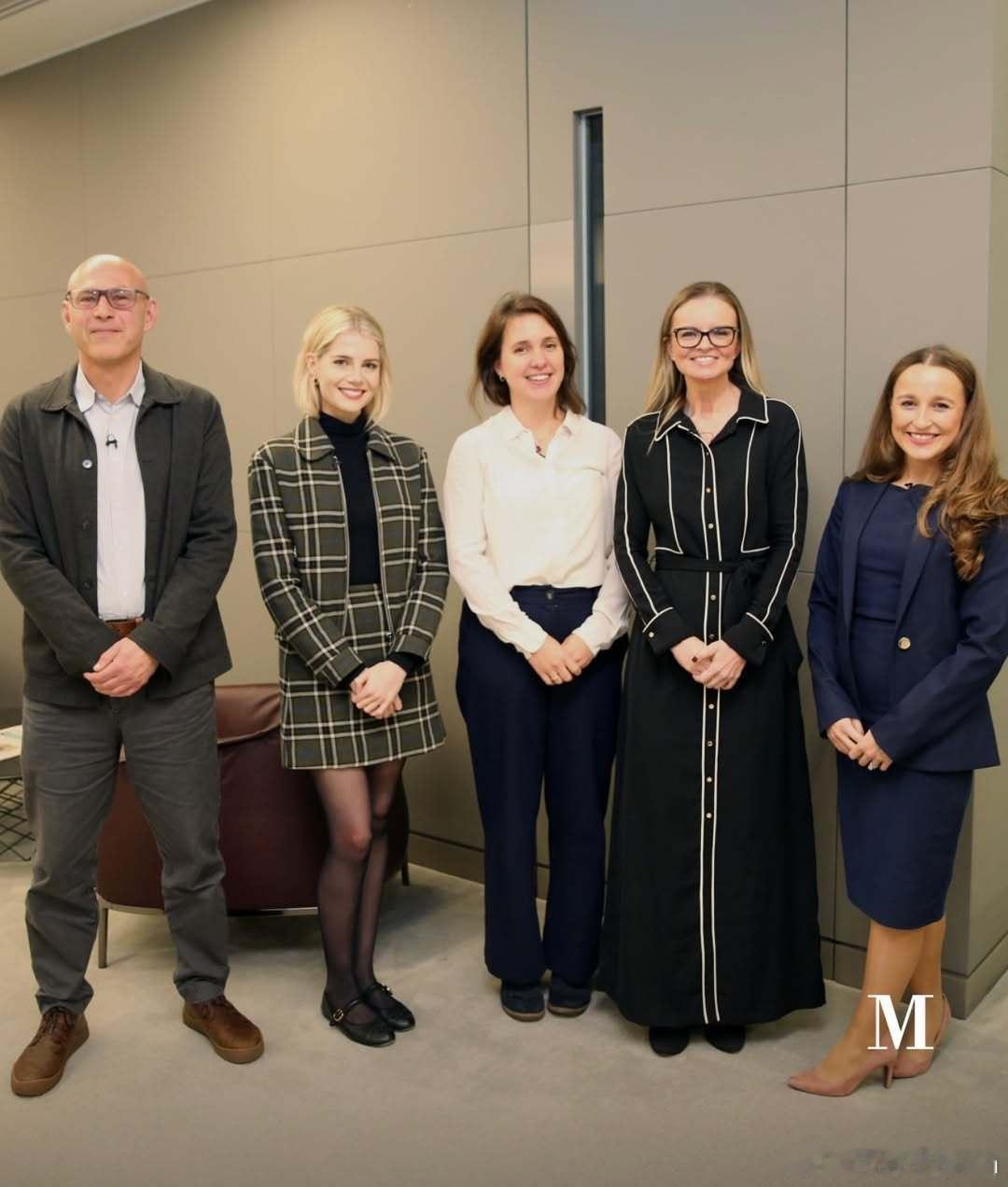 露西宝通在伦敦一律师事务所出席了一场座谈会，主要是请求政府对进行Ruth Ell