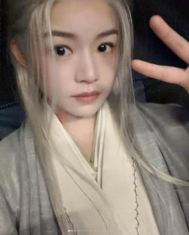 陈妍希  杀青快乐！🎉🎉🎉奔赴下一场相遇
