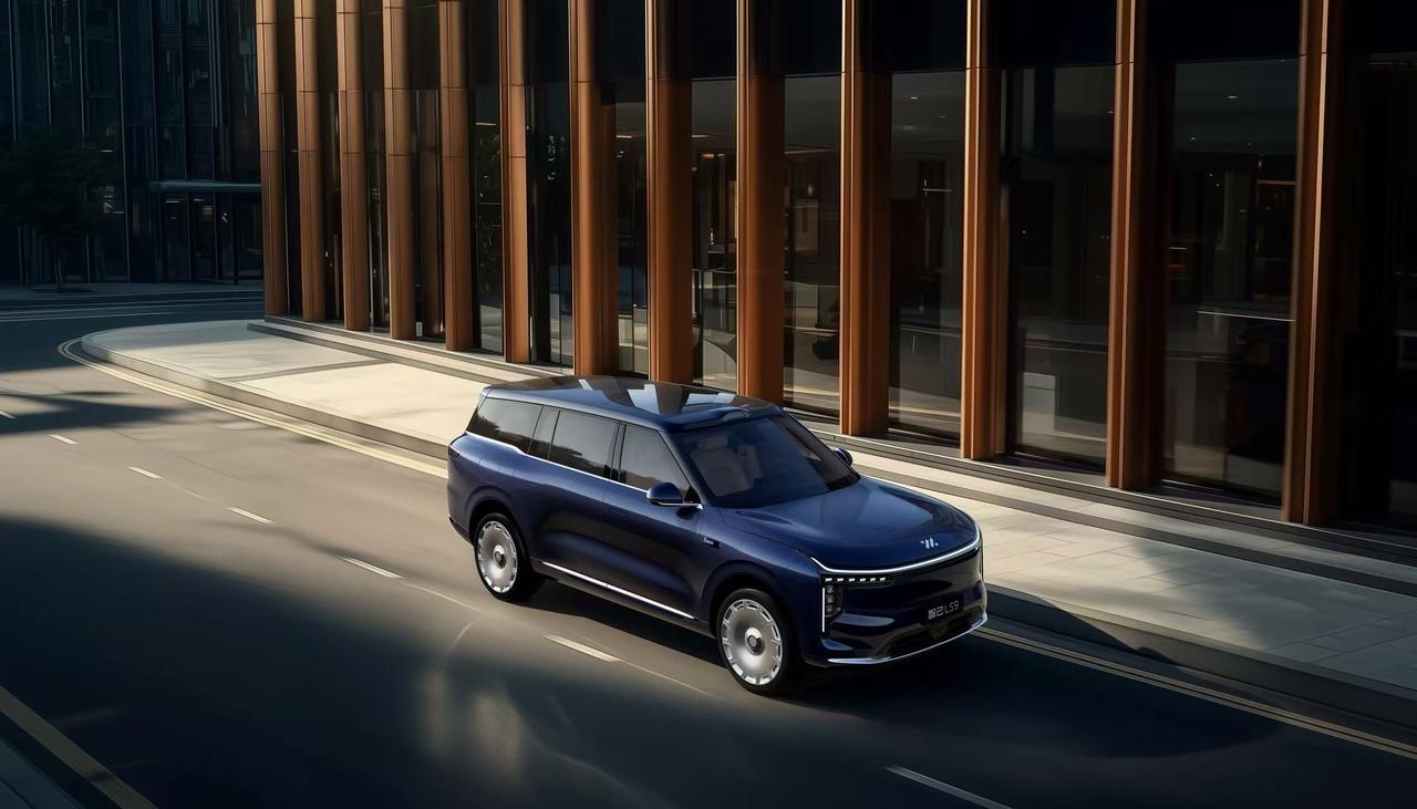 【智己LS9即将首发：标配520线激光雷达，增程纯电续航达402公里】日前，智己