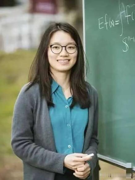 数学家王虹恐怕短时间内不会回国，她在媒体专访中曾经说过：纽约大学同事对我非常友好