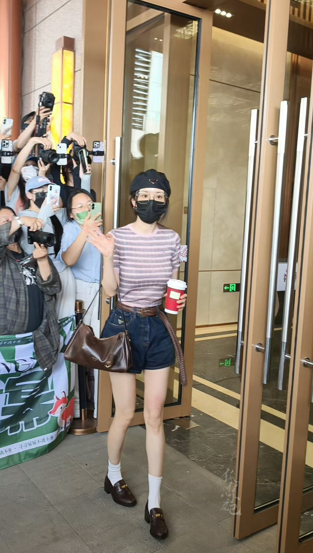 杨幂辣妹回归 大幂幂这身材绝了，这美腿简直完美了！太性感了吧。确定普通人受得了吗