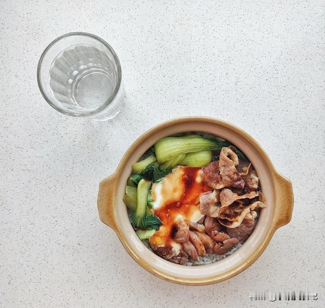 #美食# #美食记# #沈阳头条# 煲仔饭

——————————————

大