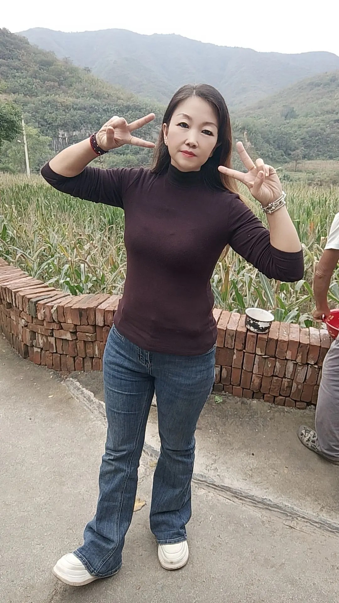 生活哪有样样顺心的，人生哪有事事如意的，不和别人较真，因为不值得，不和...