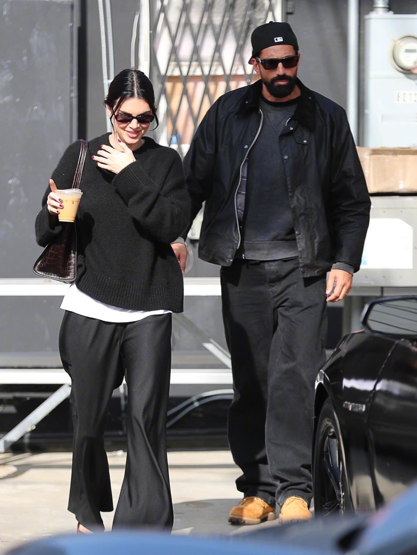 肯豆KendallJenner与瑞典调香师本·戈勒姆在西好莱坞（WeHo）一家当