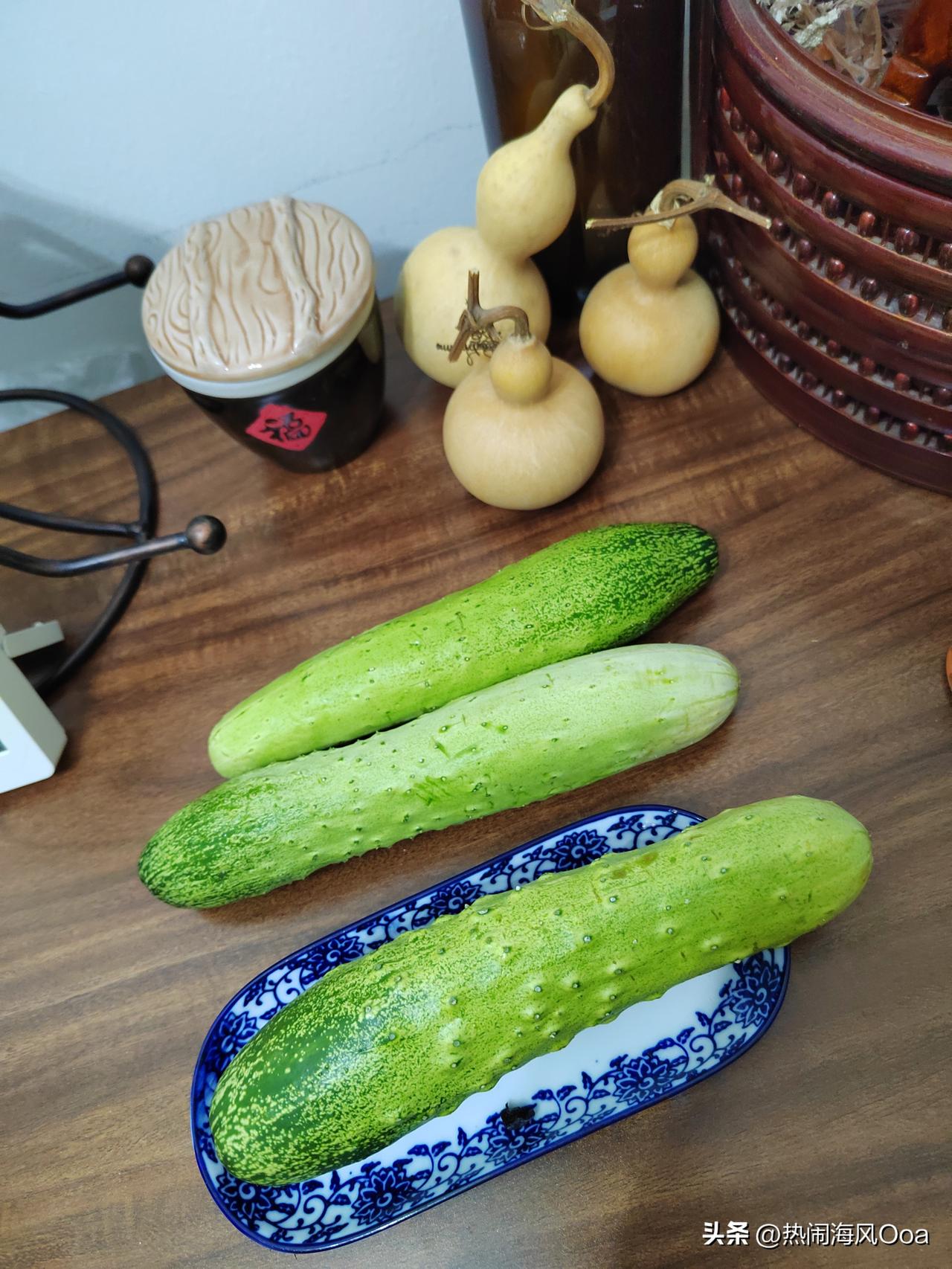 我是一名60后，清楚地记得，小的时候，自家小院种的黄瓜，长大了，妈妈用竹篮子摘下