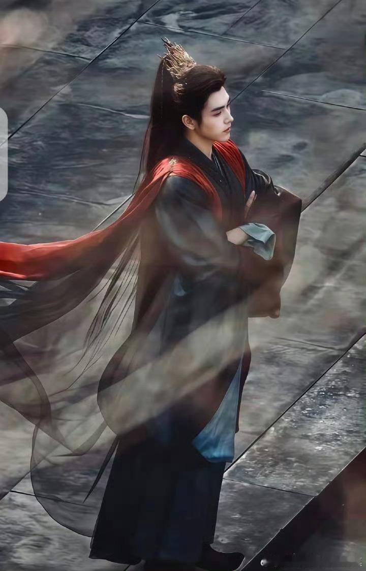 陈飞宇📺在韩国25年播放的电视剧中献鱼获得2025中国年度电视剧，陈飞宇 也获