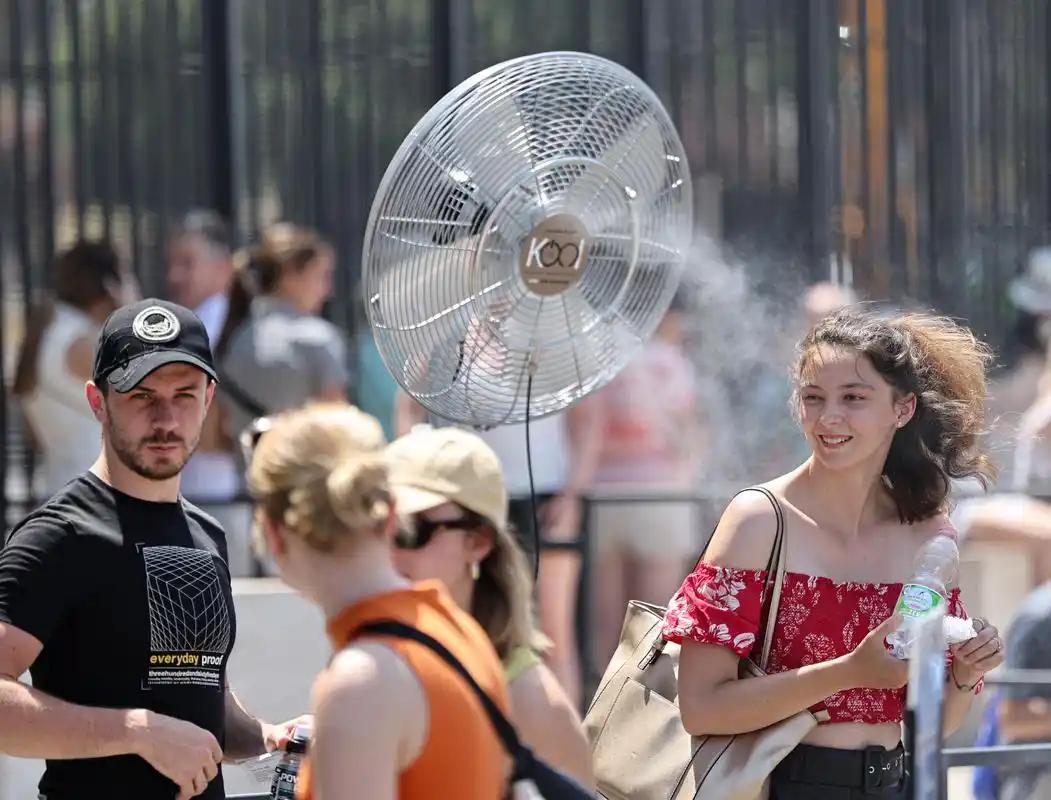 咱们国家可能马上就要迎来历史罕见的超级高温了！情况真的开始变得古怪起来了，感觉现