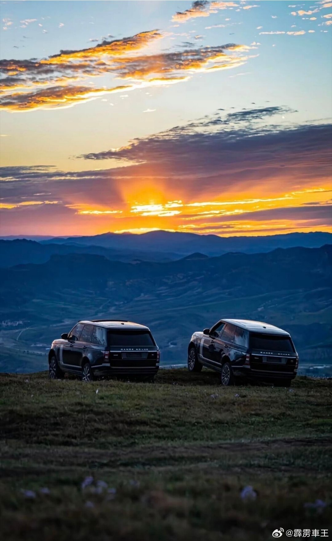 山高人为峰，揽胜见从容。丙午新岁，纵马登高。以天地为幕，以落日为灯揽胜超级车主落