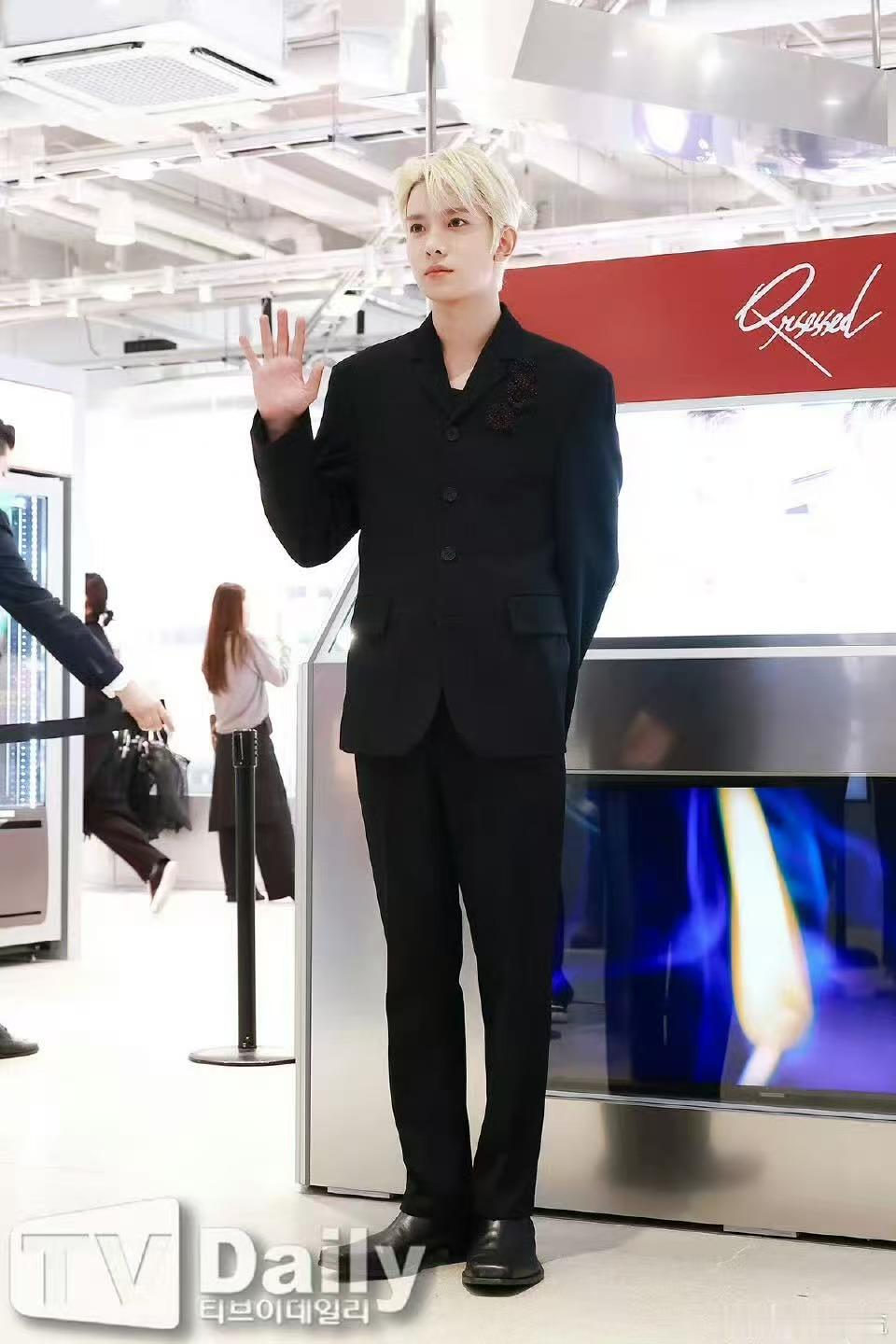 李羲承退团后首次活动李羲承活动状态李羲承退团后首次活动，不错不错，