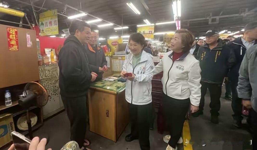 卢秀燕到底心里想的啥？
 
大家是不是越看越糊涂？卢秀燕这波操作简直让人摸不着头