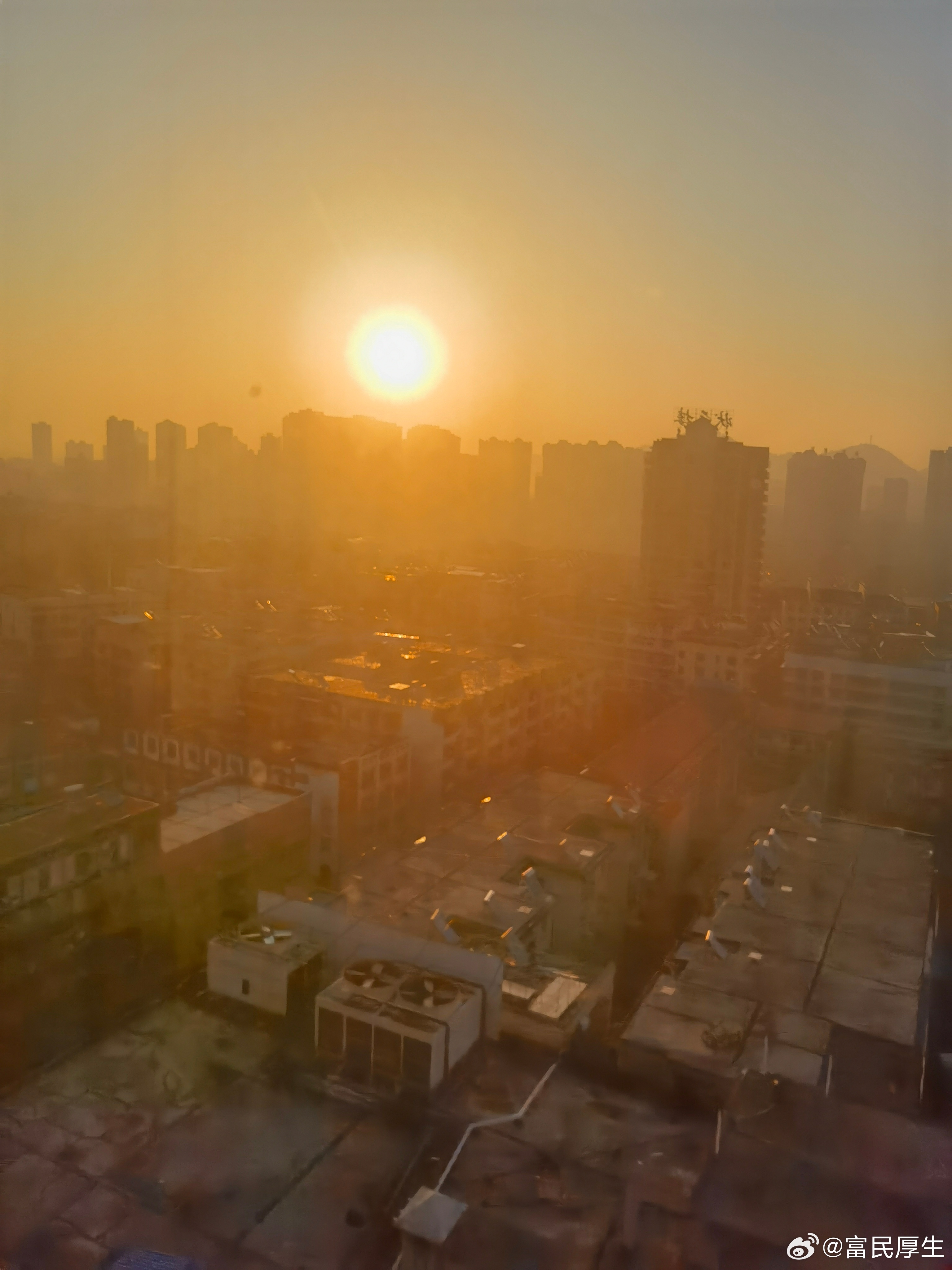 致谢暮春三月，江南草长。吾辈奉差入湘，核查债务诸事。自湘潭抵湘乡，盘桓旬日，目之