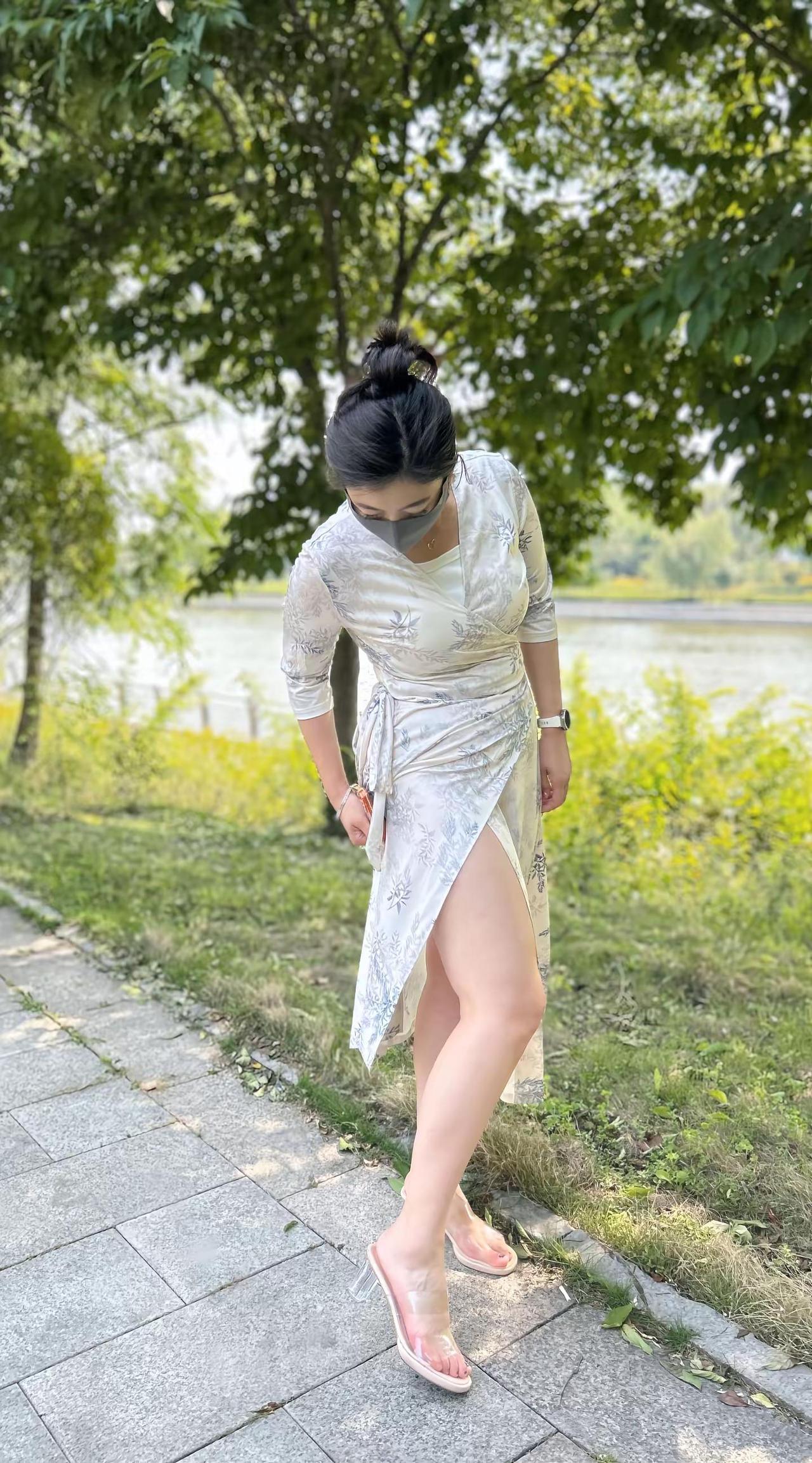 你看鞋是不是脏了