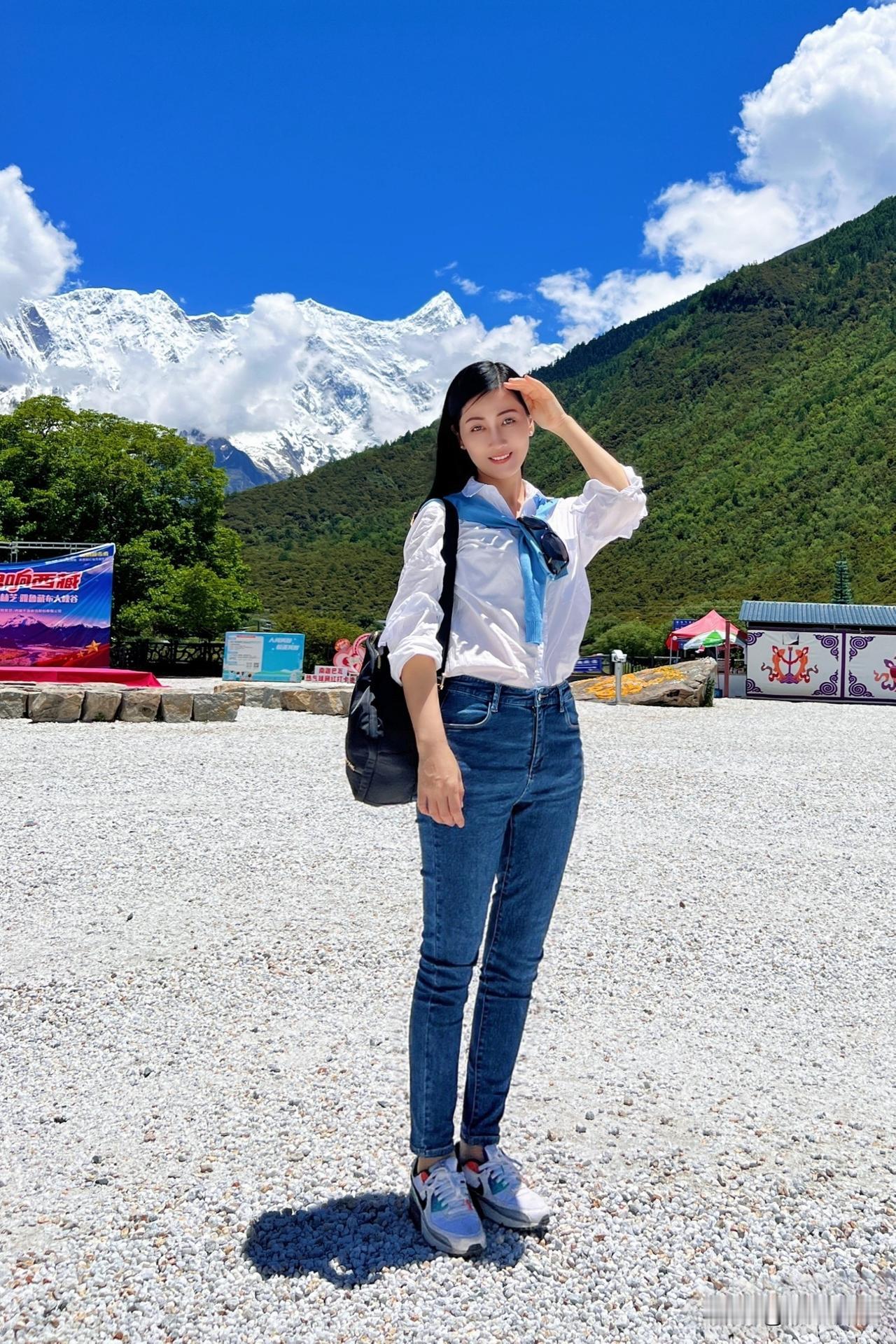 蓝天、白云、白水台、绿油油的大山

今天拍到的是一幅幅美丽的风景画