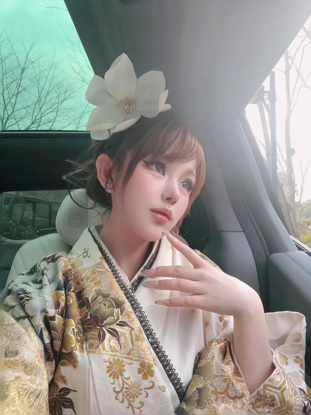 “父亲大人 小姐回来了”