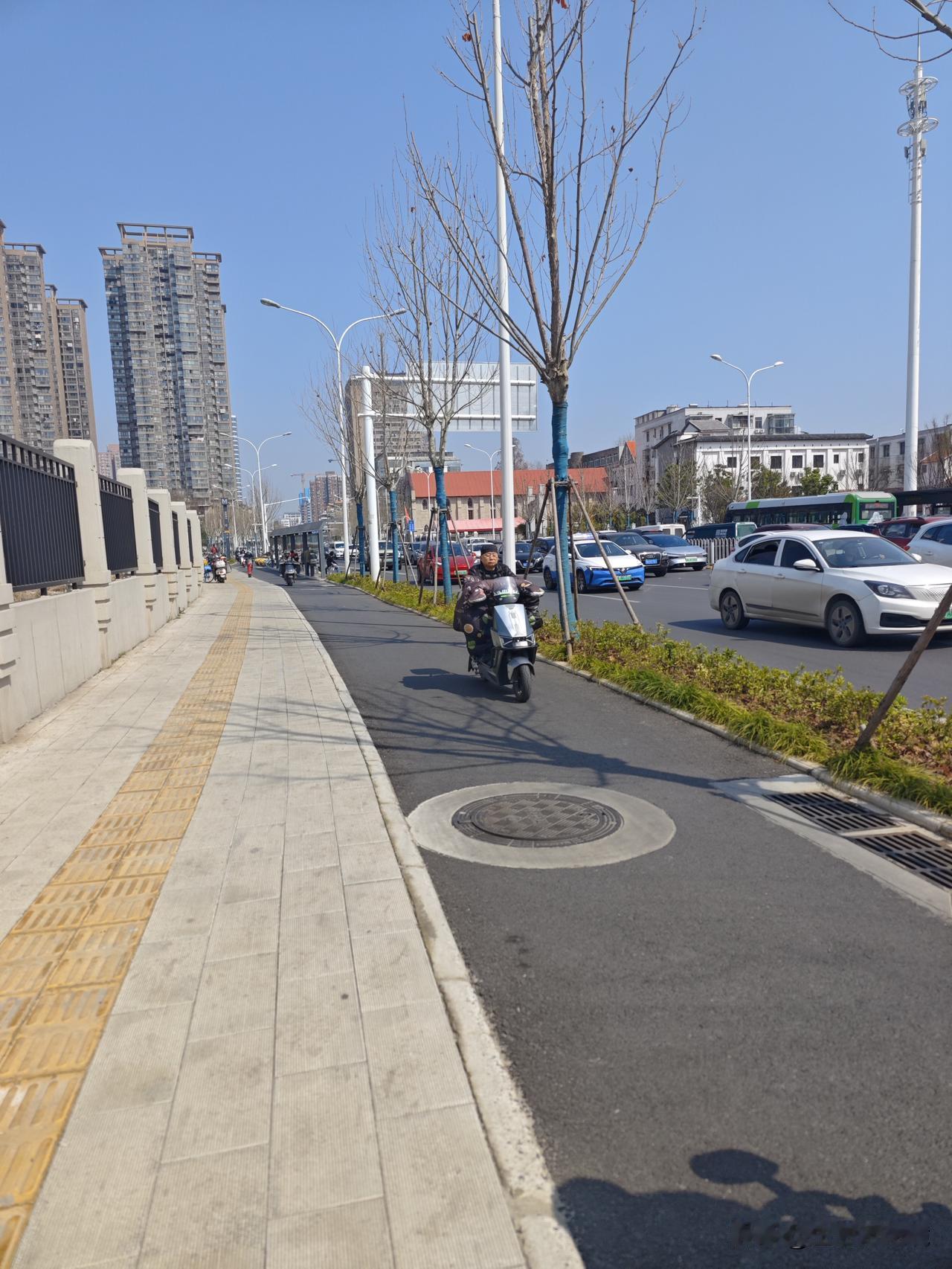 一条武昌水陆街，有3家卖水饺的，名字却各有各的叫法。
街口的武昌大成路小秋水饺水