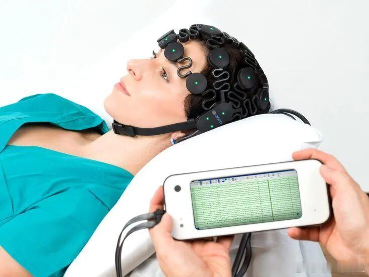 AI重塑可穿戴设备：开启健康监测新纪元！可穿戴医疗设备正引领健康监测的前沿，通过