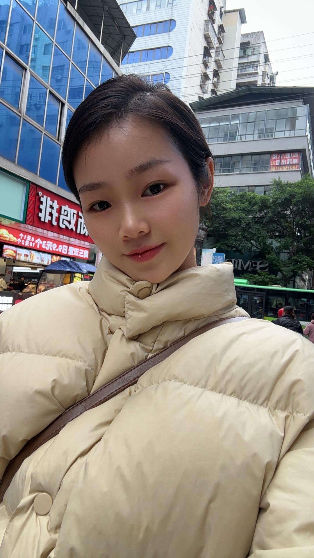 总想做个连发丝都温柔的女人，可改不掉倔强的的性格，嘴不甜不够虚伪，不会...