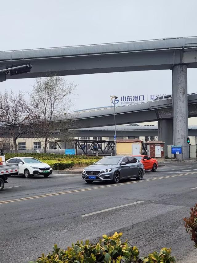 青岛之美
一一赞青岛杭州支路的春景
     微头条
青岛的建没日新月异，中央电