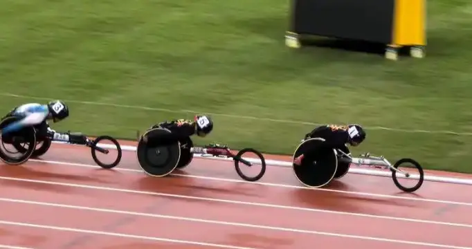 中国青年报｜残特奥会上的轮椅飞人“爱套圈”